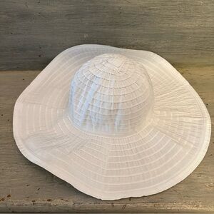 Chatties White Flexible Sunhat Foldable Easy Travel Hand-wash One Size Like New